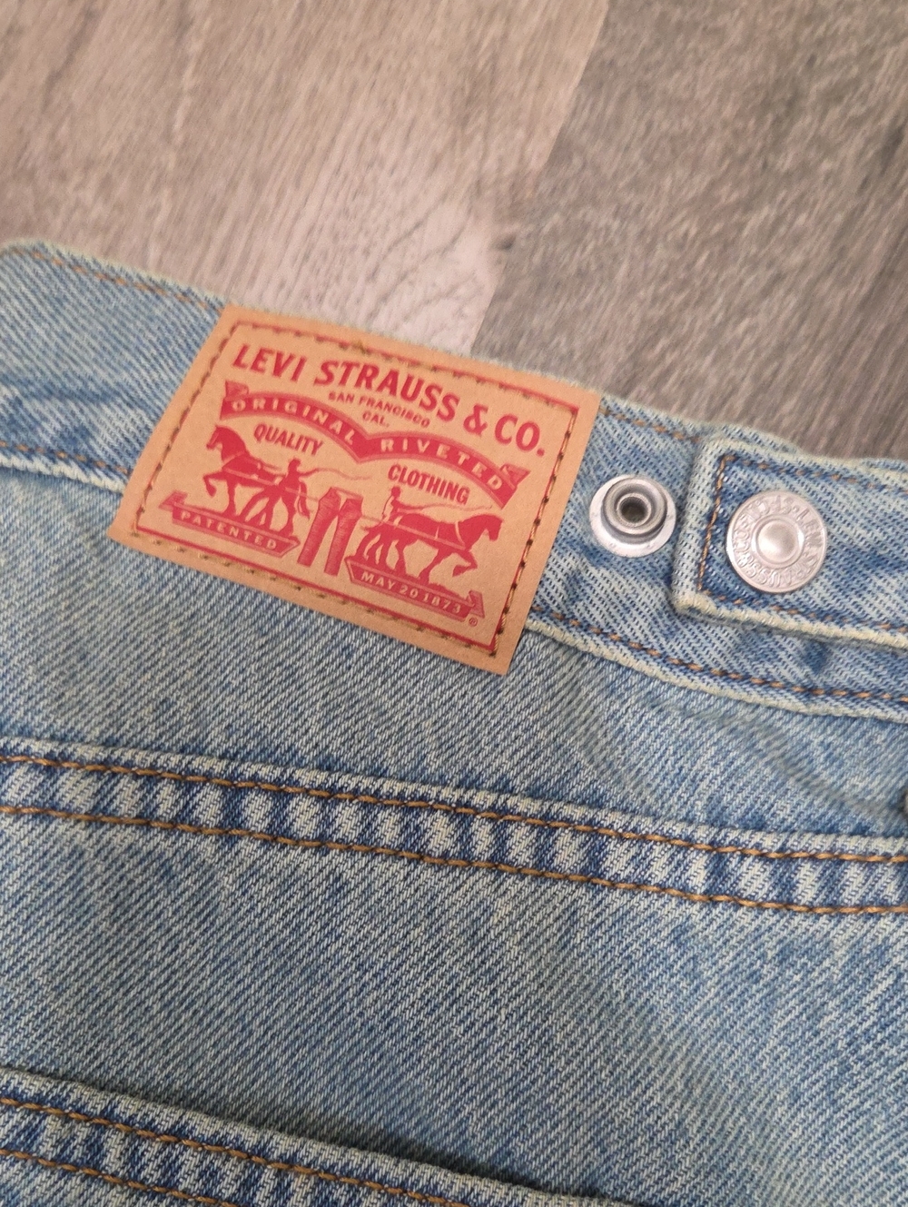 NWT Levi's Cinch Mid-Thigh Light Wash Denim Cutoff Shorts 100% Cotton High Rise - Picture 9 of 12